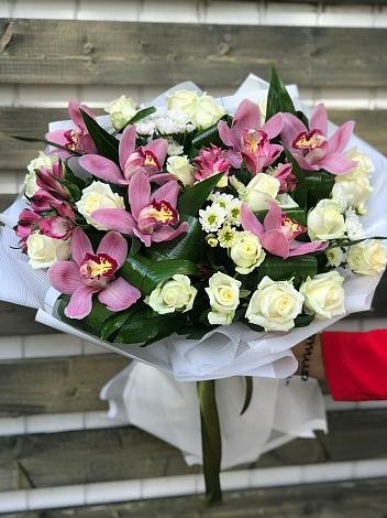 Букет цветов из: Розы и Хризантемы в Старопавловской