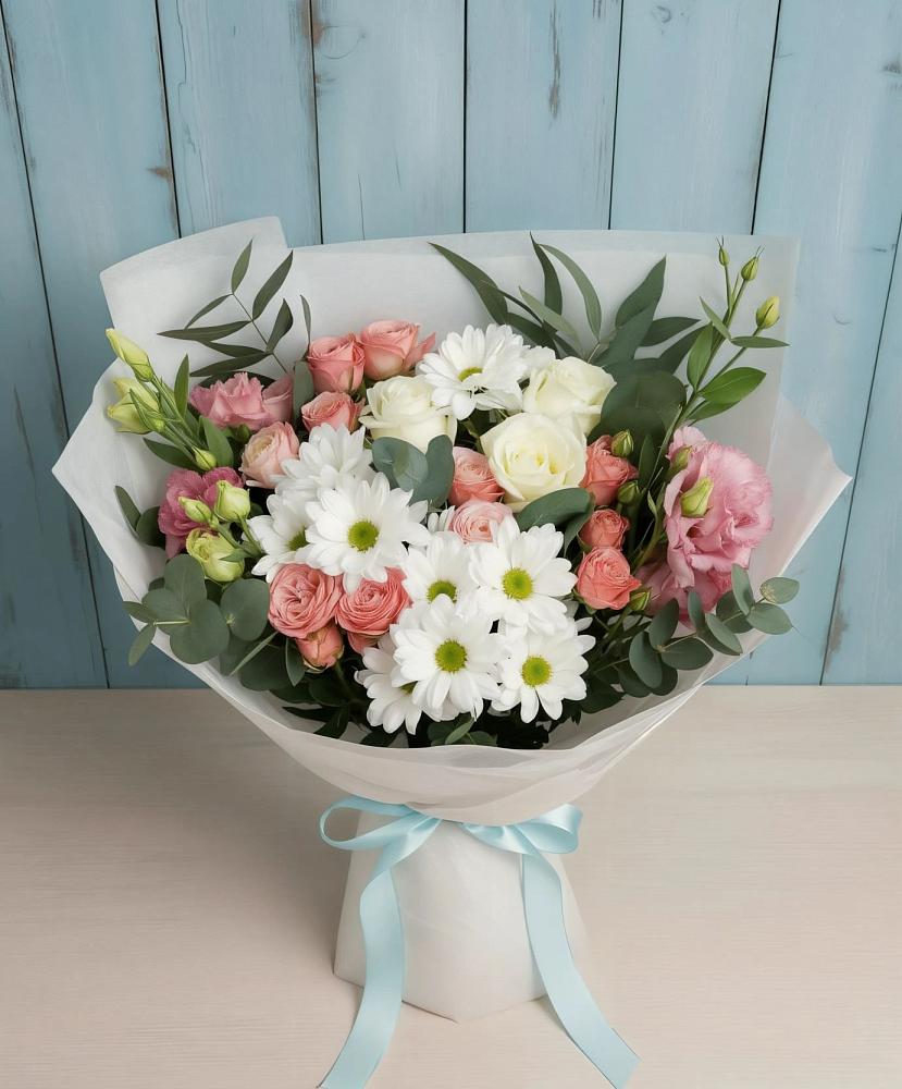 Букет цветов из: Розы, Лизиантусы и Хризантемы в Старопавловской