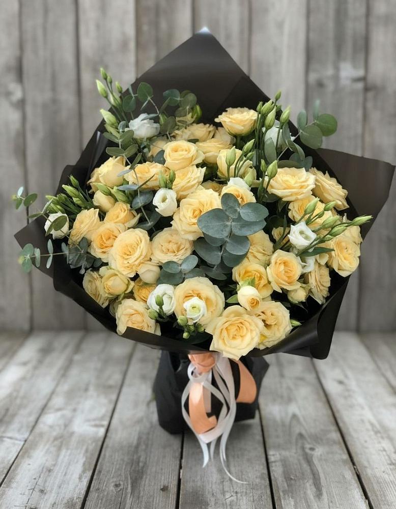 Букет цветов из: Розы и Лизиантусы в Старопавловской