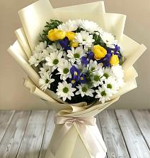 Букет цветов из:  Ирисы, Хризантемы и Розы в Старопавловской