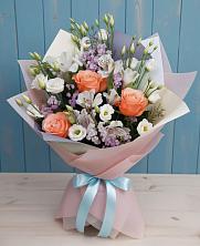 Букет цветов из:  Лизиантусы, Розы, Альстромерии и Гипсофила в Старопавловской