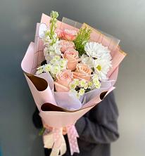 Букет цветов из:  Хризантемы и Розы в Старопавловской