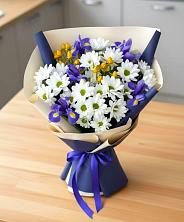 Букет цветов из:  Розы, Ирисы и Хризантемы в Старопавловской