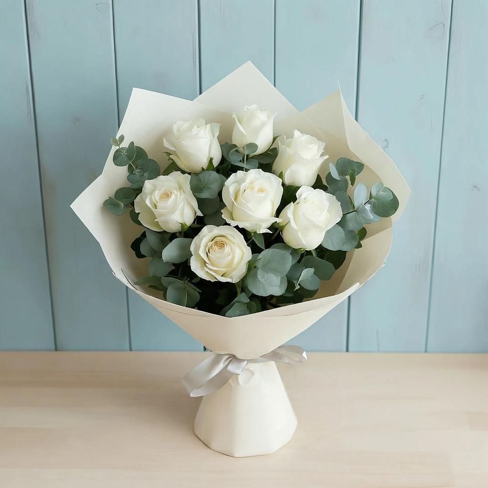 Букет Белые розы в Эвкалипте в Старопавловской