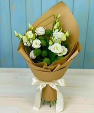 Букет цветов из:  Хризантемы и Лизиантусы в Старопавловской